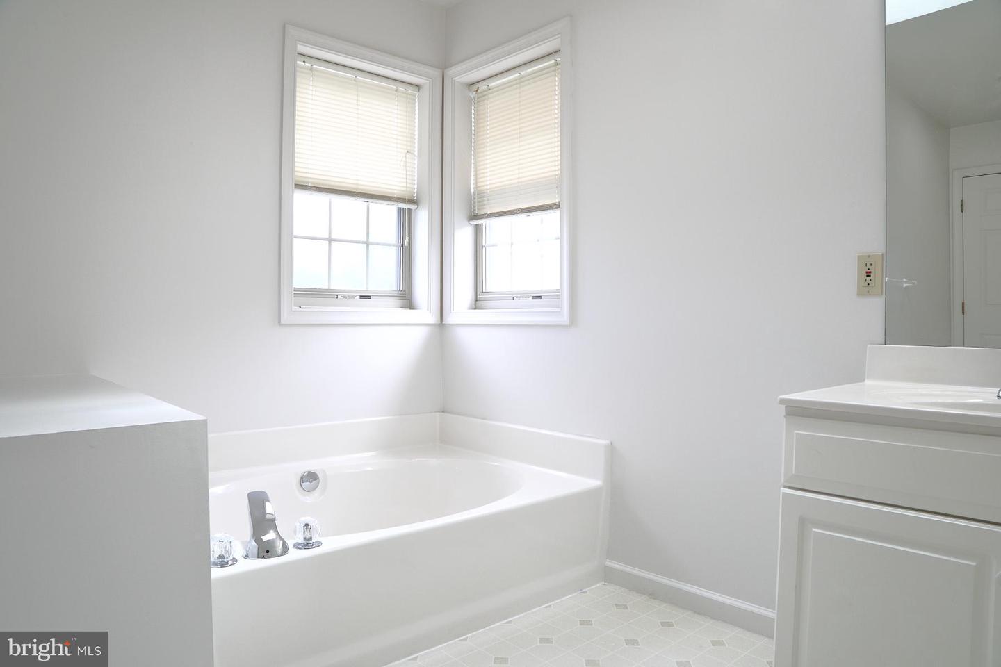 114 River Bend Park Property Photo 29