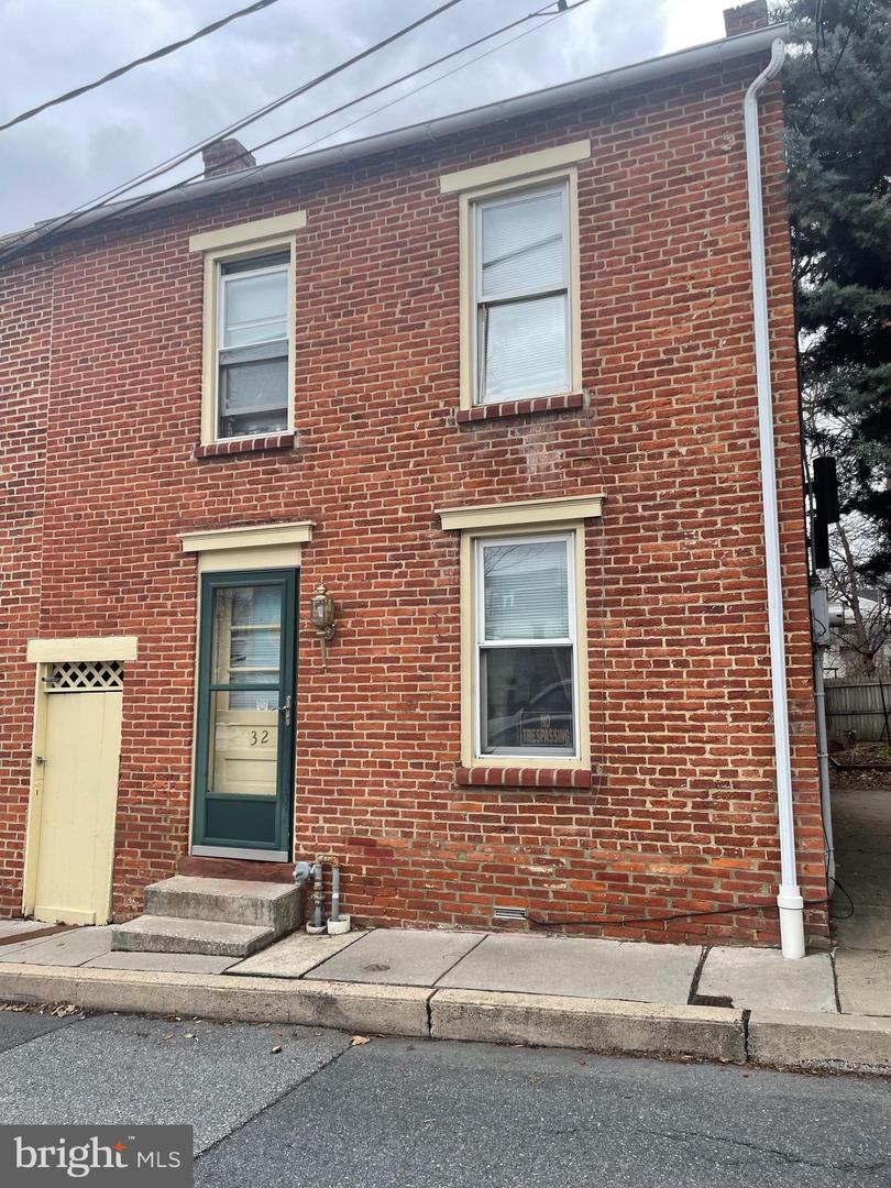 32 N Concord St Property Photo 1