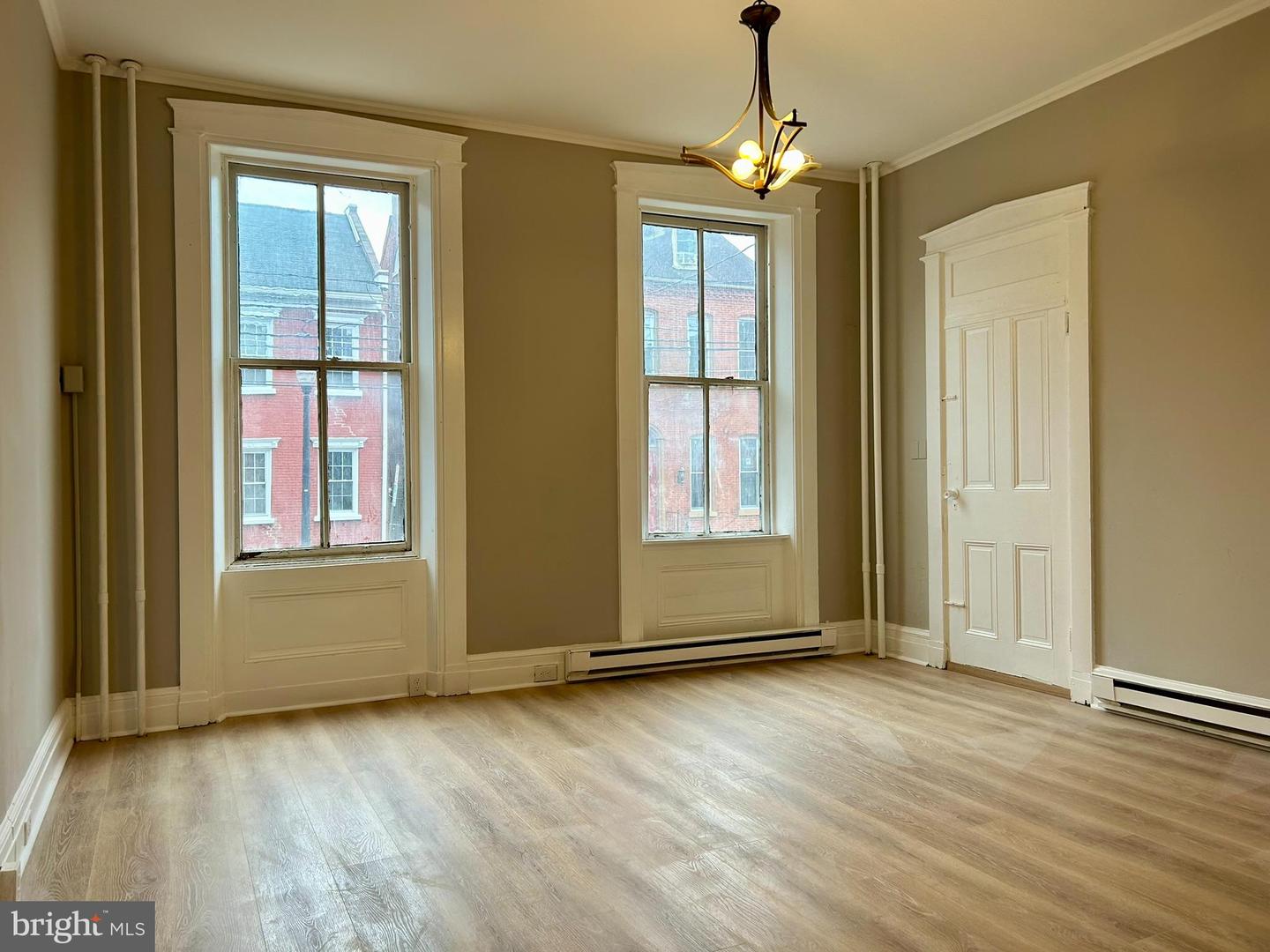 229 E King St Property Photo 4