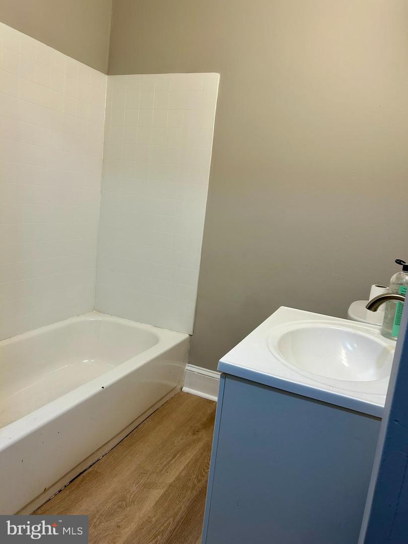 229 E King St Property Photo 8