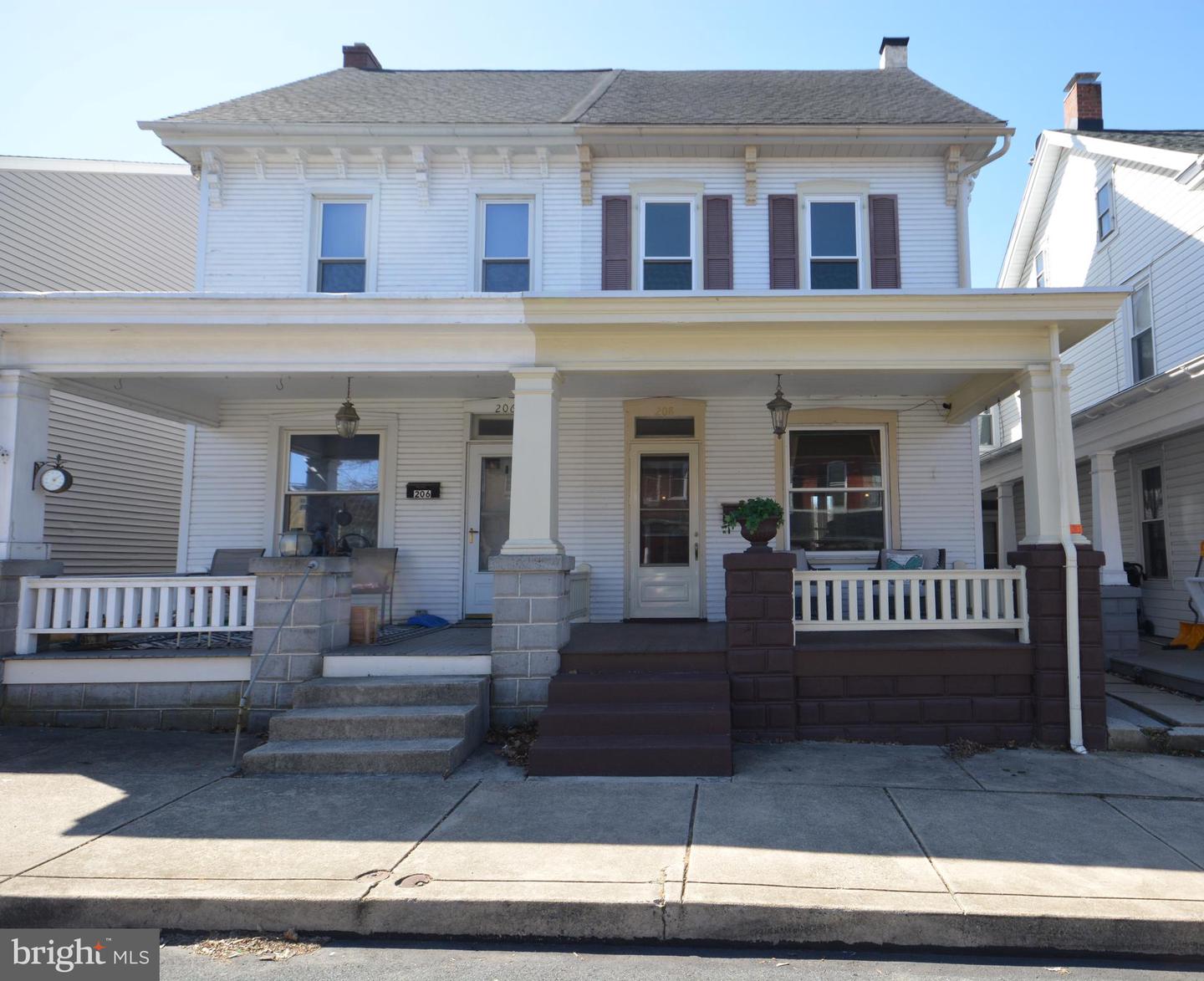 208 W Franklin St Property Photo