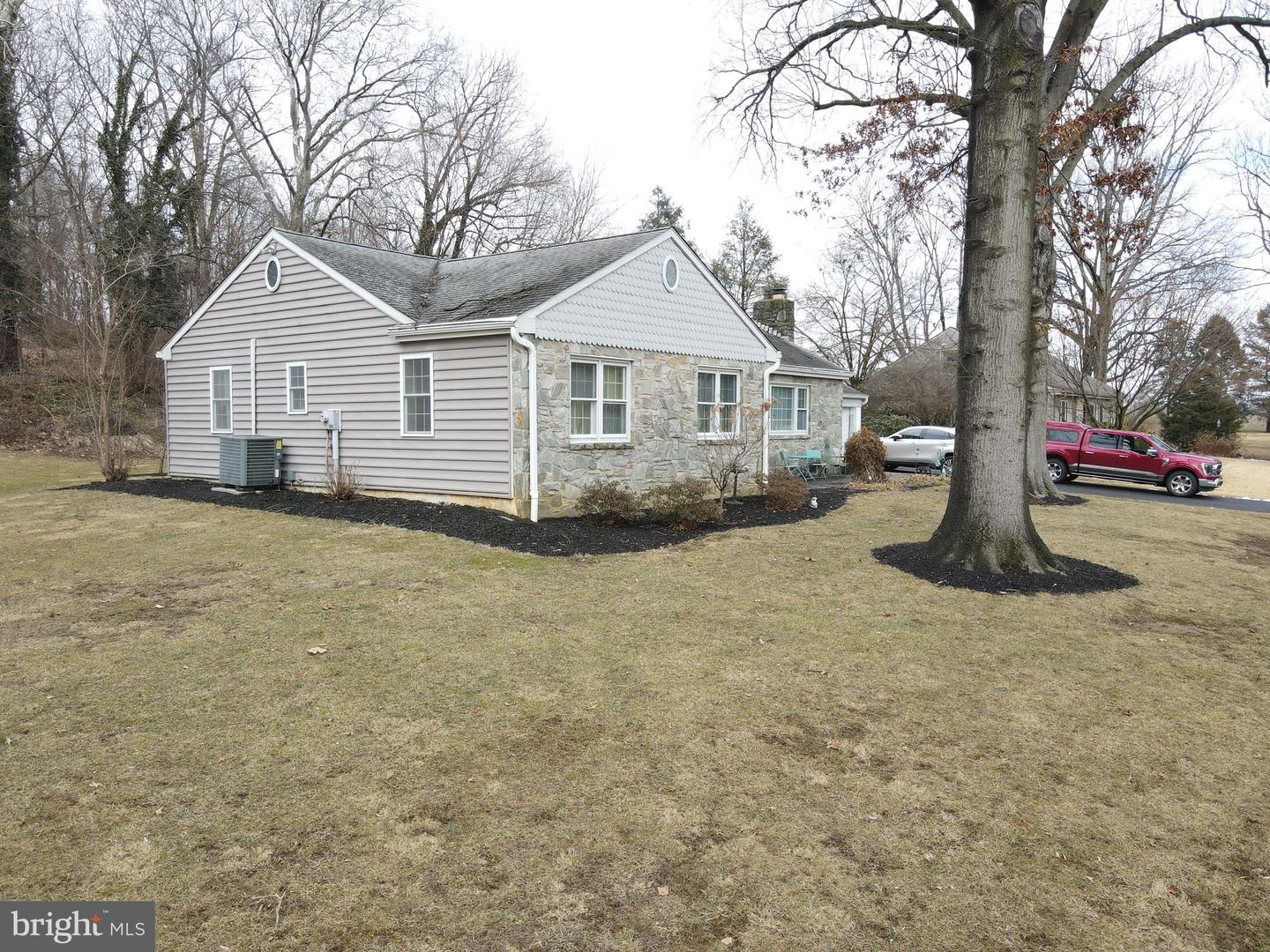 3045 W Meadowview Dr W Property Photo