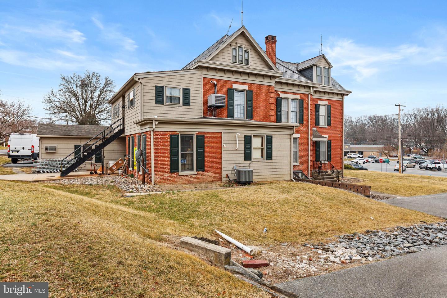 1708 Columbia Ave Property Photo 3
