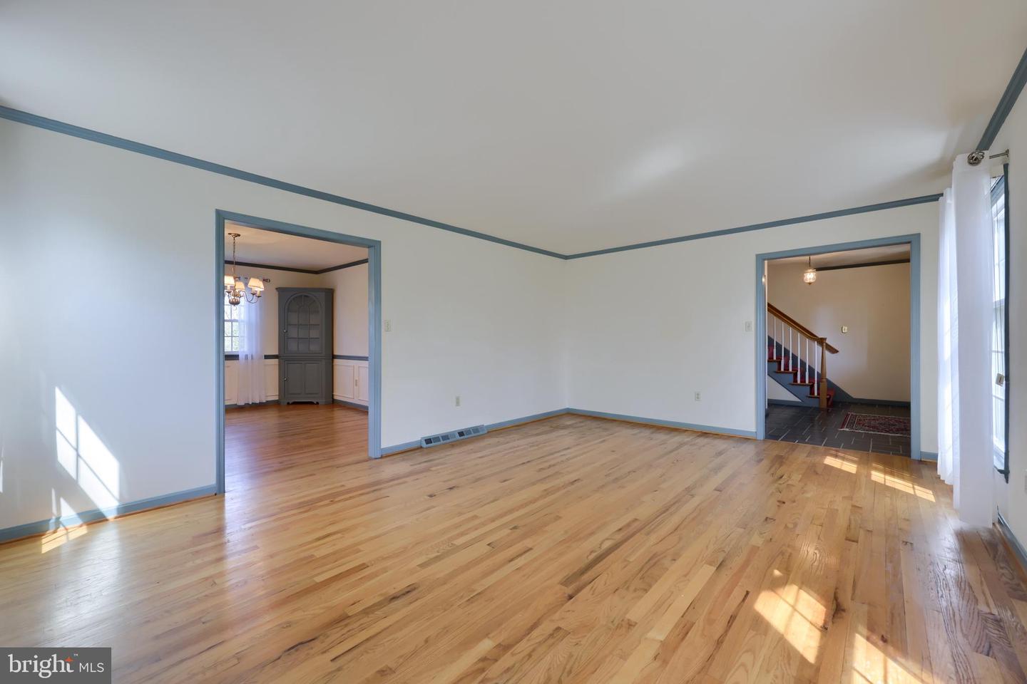 3061 Kings Ln Property Photo 6