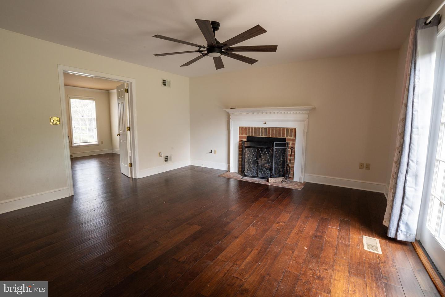223 Buckfield Dr Property Photo 3