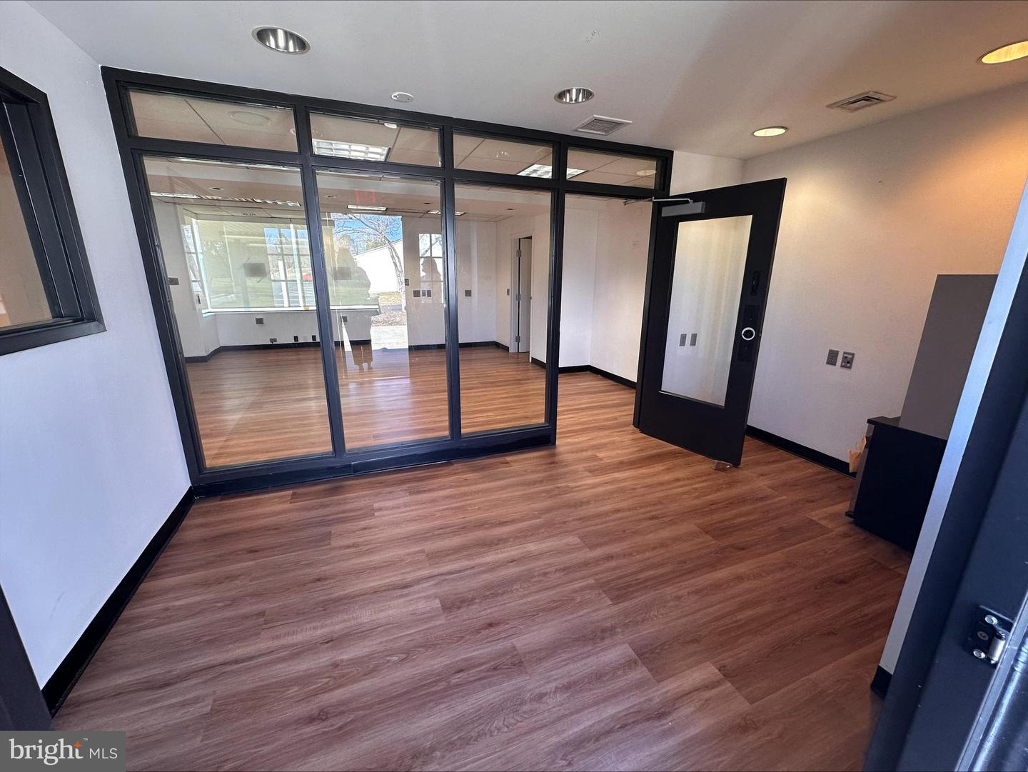 515 Leaman Ave #b Property Photo 3