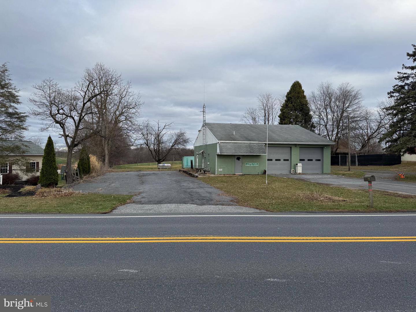 771 Green Tree Rd Property Photo 2