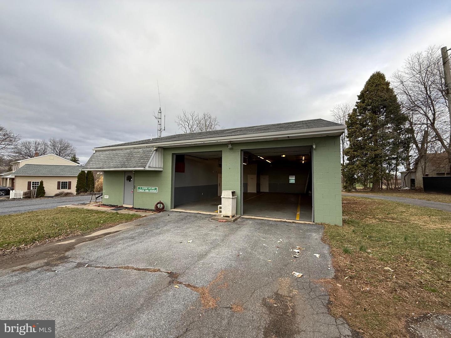 771 Green Tree Rd Property Photo 4