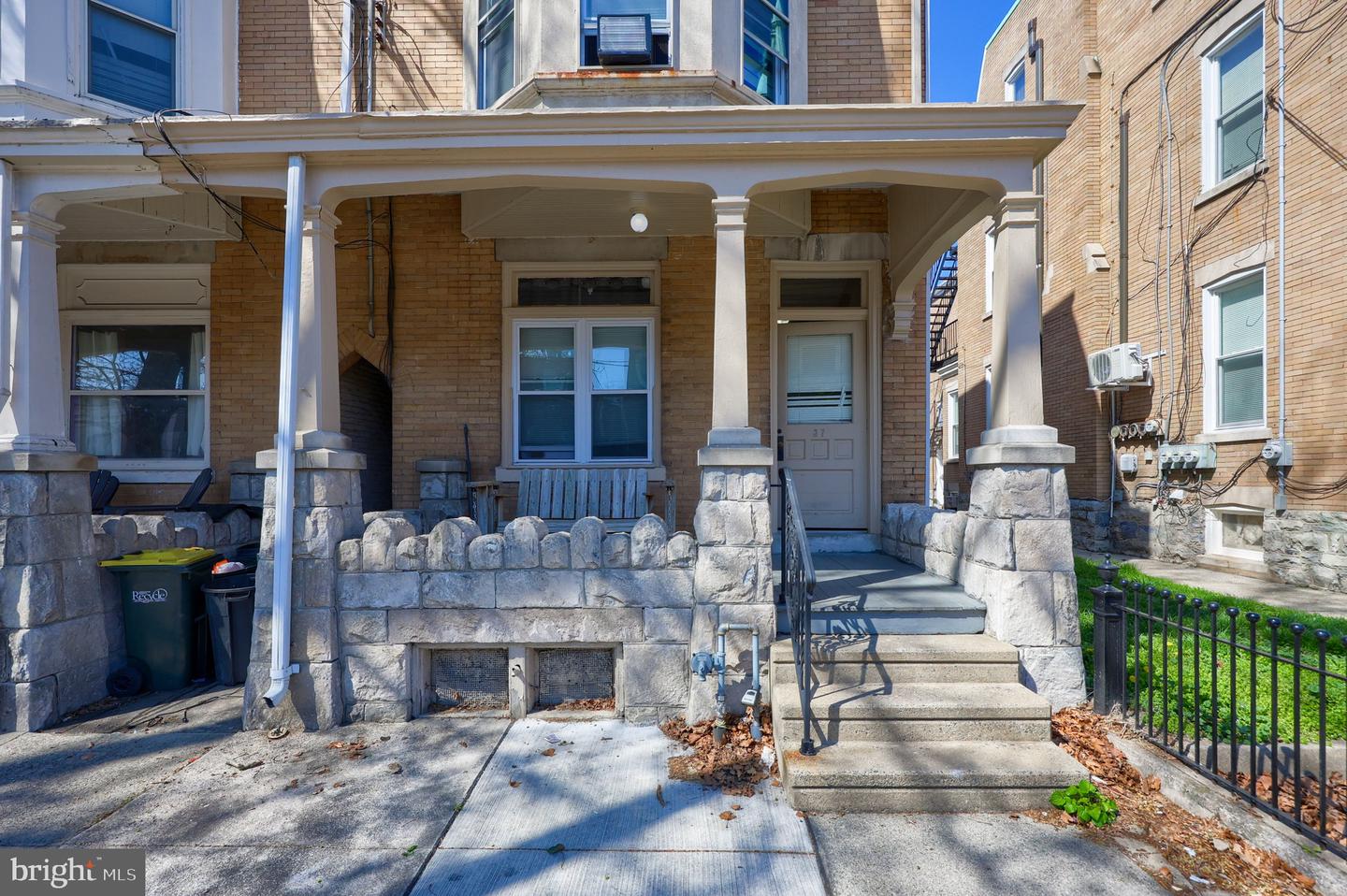 37 W James St Property Photo 6