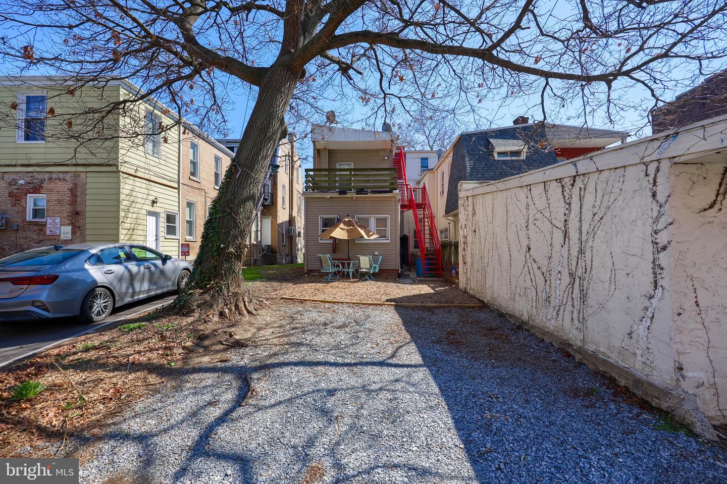37 W James St Property Photo 12