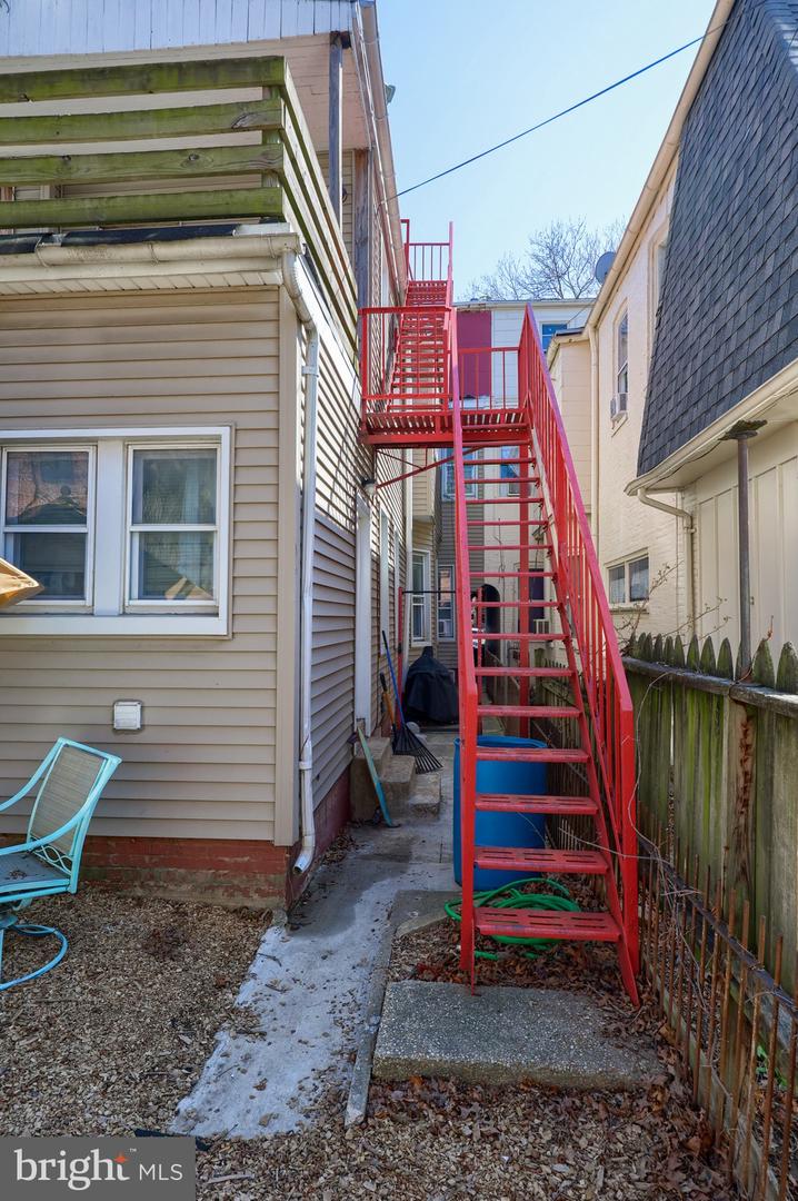 37 W James St Property Photo 13