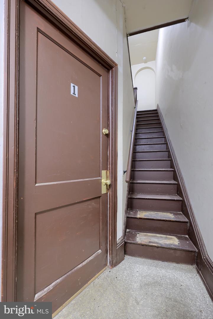 37 W James St Property Photo 14