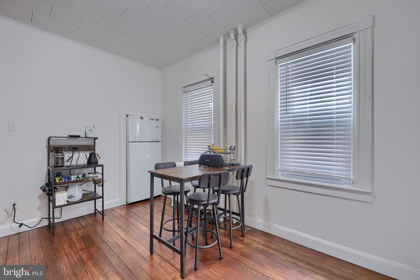 37 W James St Property Photo 19