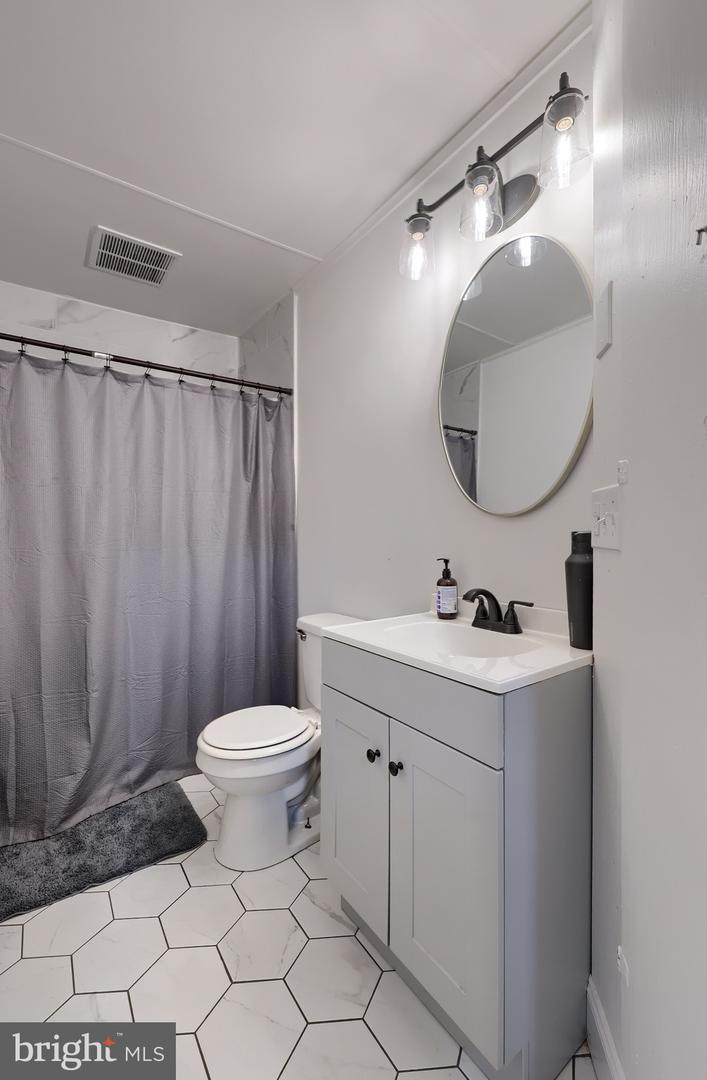 37 W James St Property Photo 20