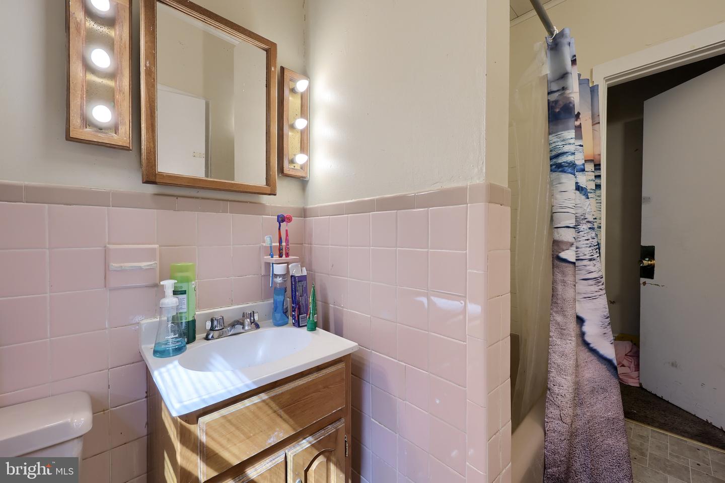 37 W James St Property Photo 26