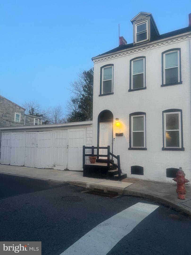 509 E Strawberry St Property Photo