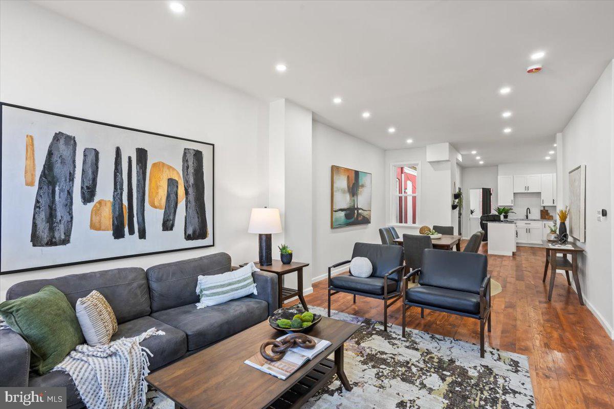 456 W King St Property Photo