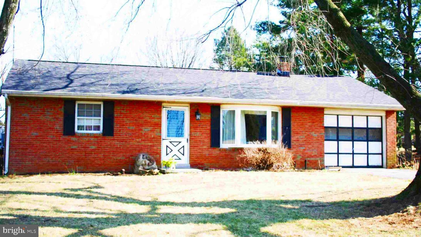 18 Hilltop Dr Property Photo 1