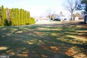18 Hilltop Dr Property Photo 2