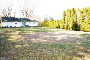 18 Hilltop Dr Property Photo 3