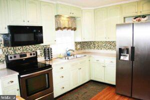 18 Hilltop Dr Property Photo 6