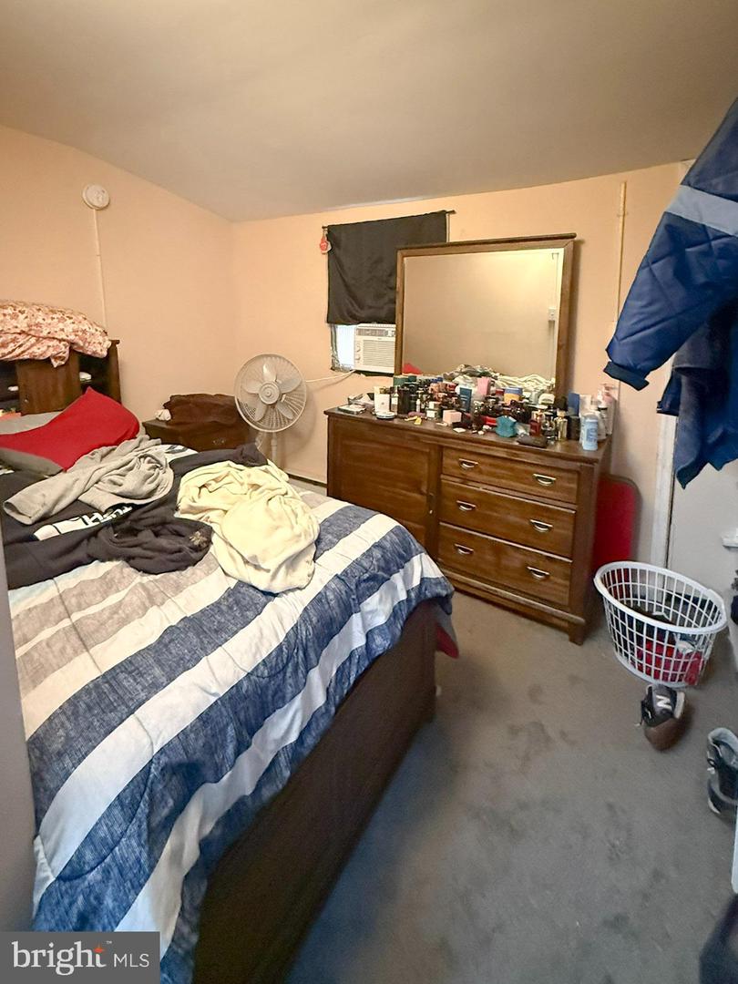 641 S Queen St Property Photo 7
