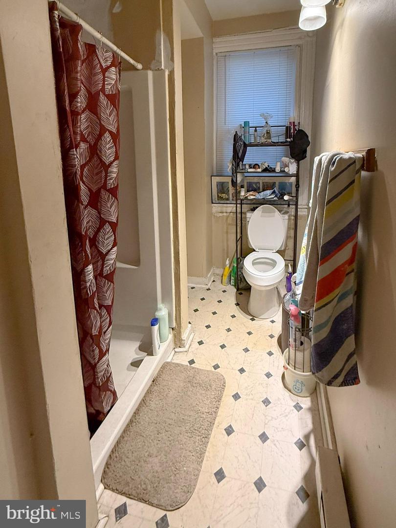641 S Queen St Property Photo 11