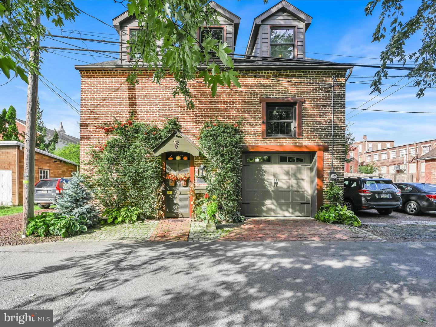 114 W Hazel Ave Property Photo