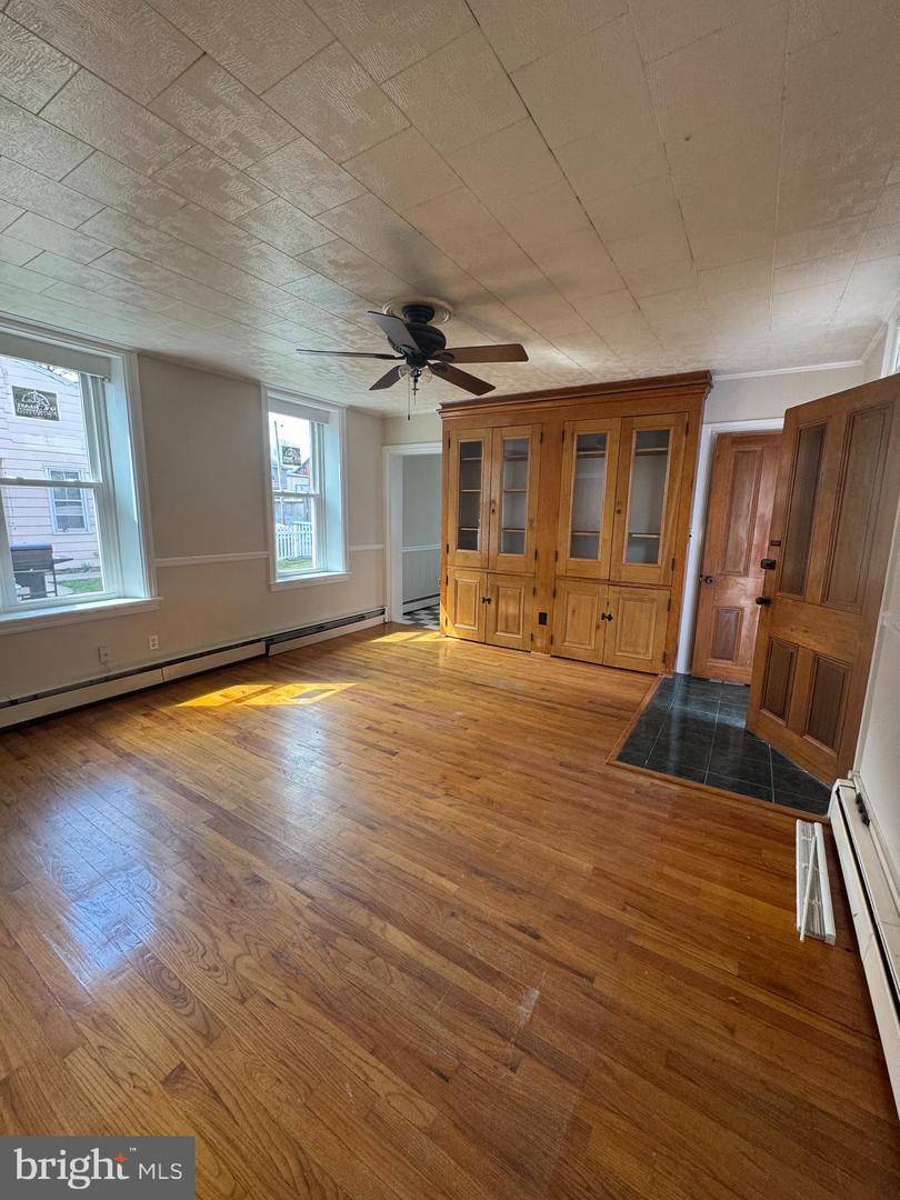 28 W Stiegel St #1 Property Photo 2