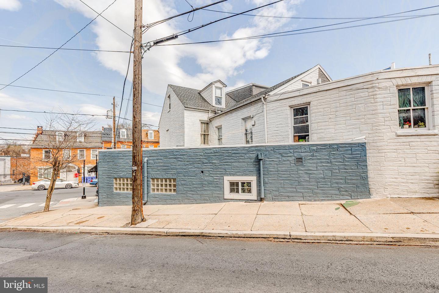 342-346 W King St Property Photo 10