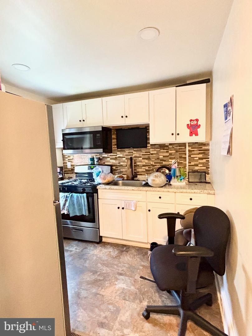 740 S Queen St Property Photo 16