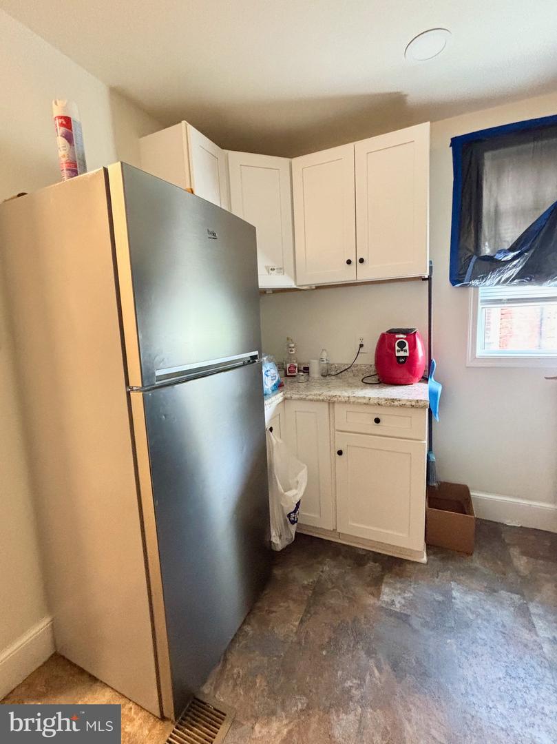 740 S Queen St Property Photo 17