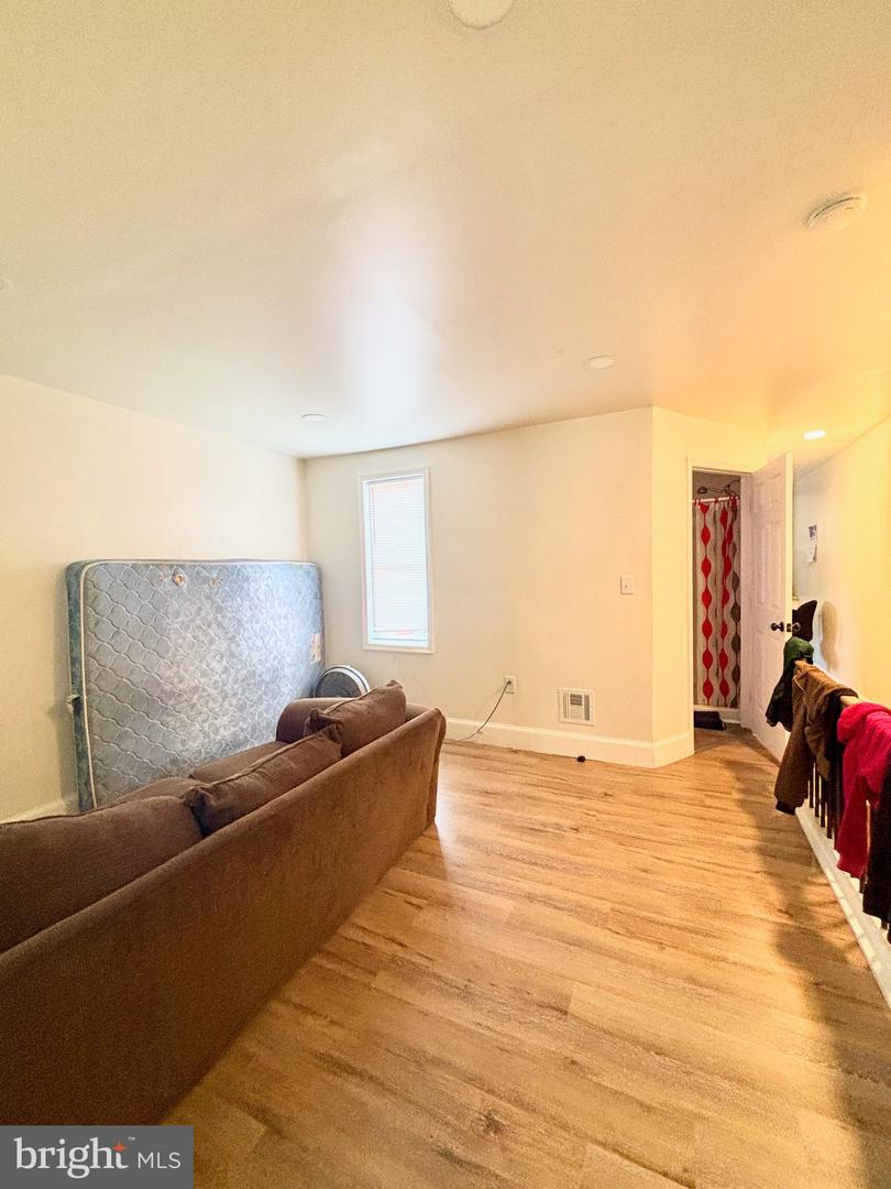 740 S Queen St Property Photo 22
