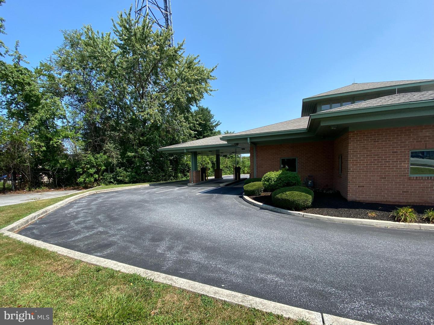 3060 Industry Dr Property Photo 7