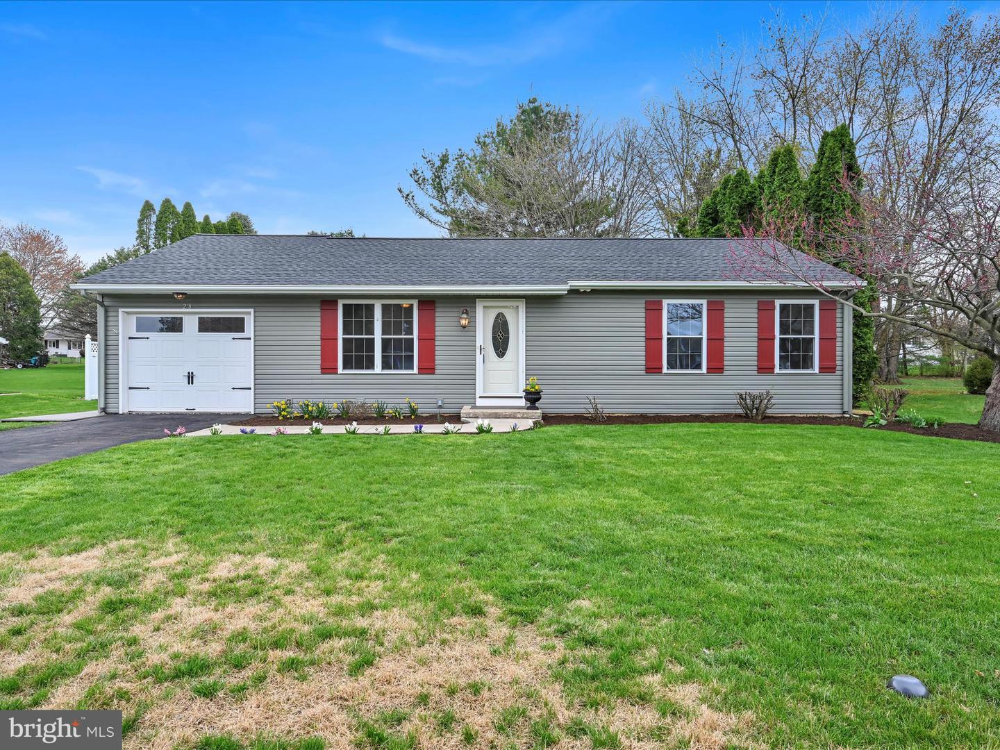 28 Buttonwood Dr Property Photo