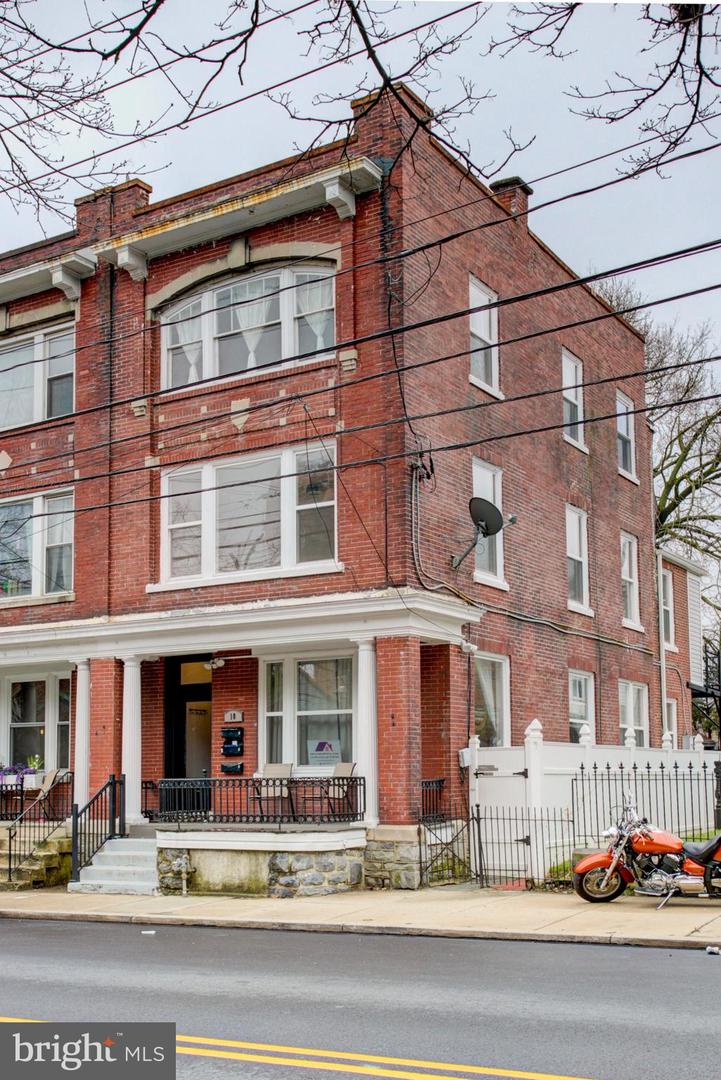 10 E James St Property Photo 1