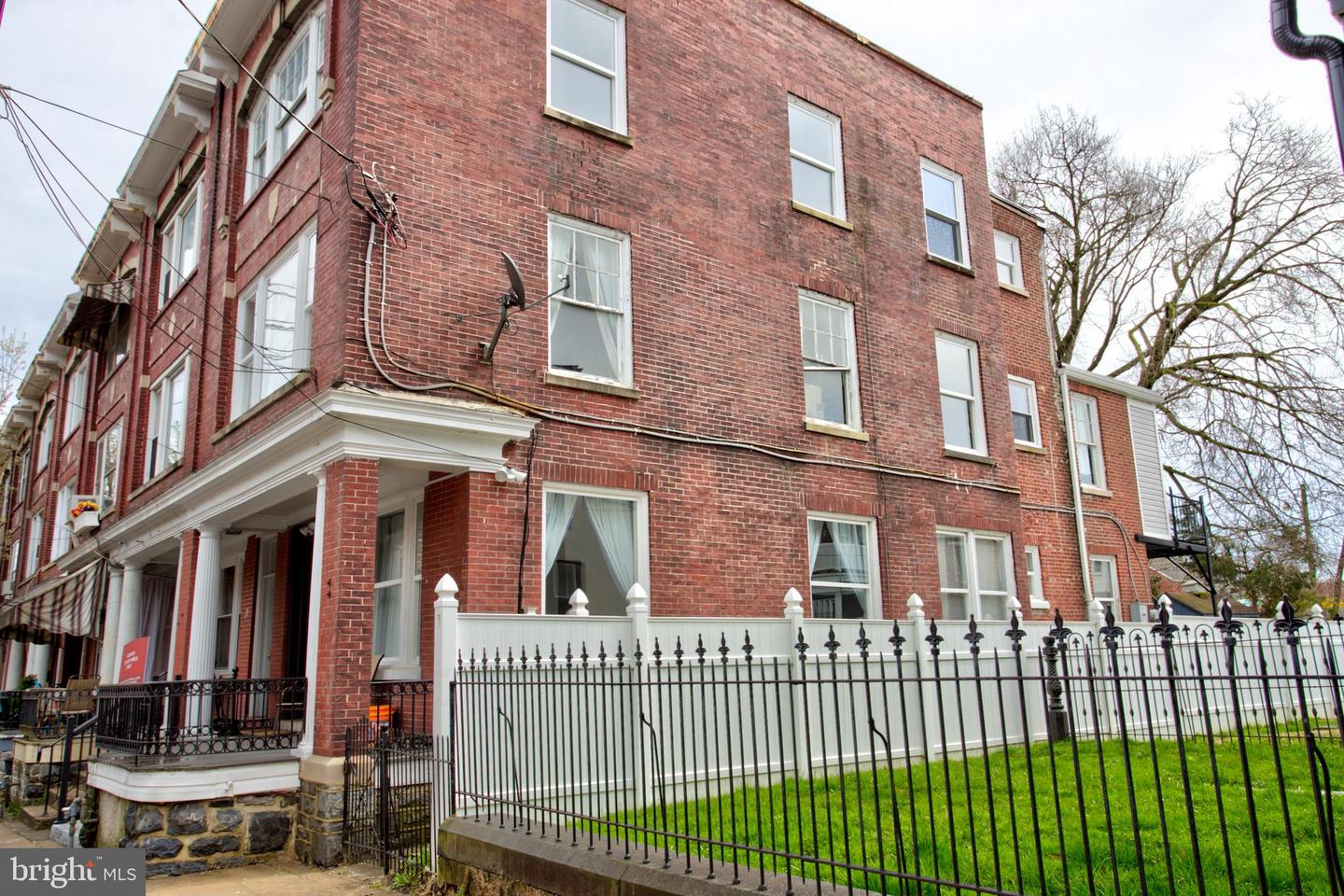 10 E James St Property Photo 4