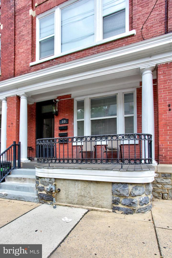 10 E James St Property Photo 6