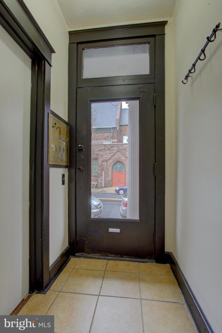 10 E James St Property Photo 11