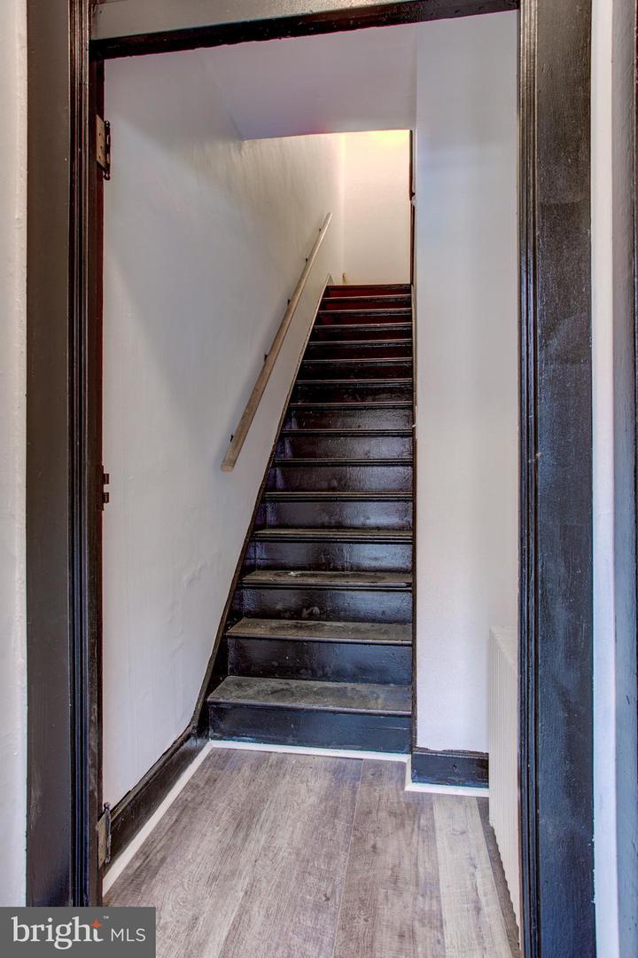 10 E James St Property Photo 12