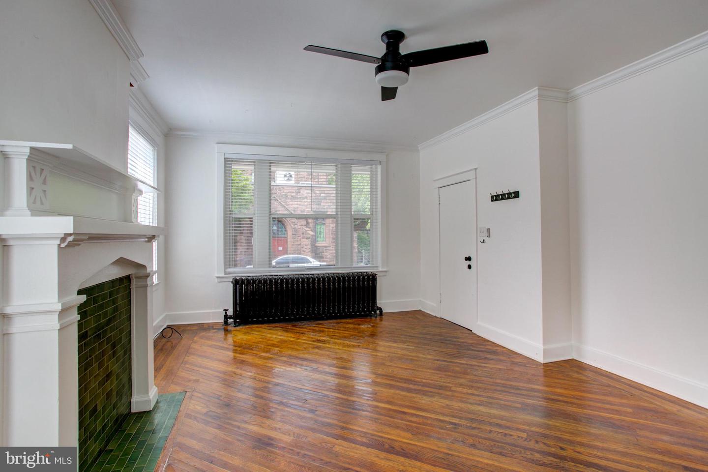 10 E James St Property Photo 14
