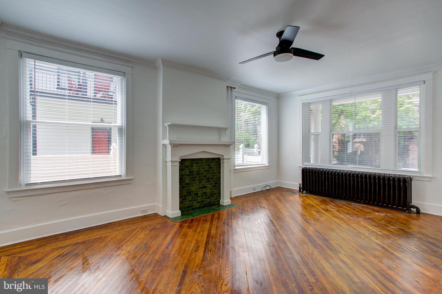 10 E James St Property Photo 15