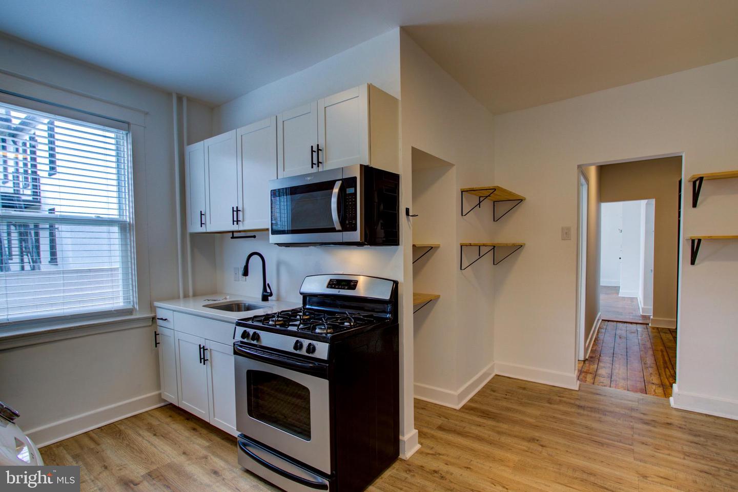 10 E James St Property Photo 16