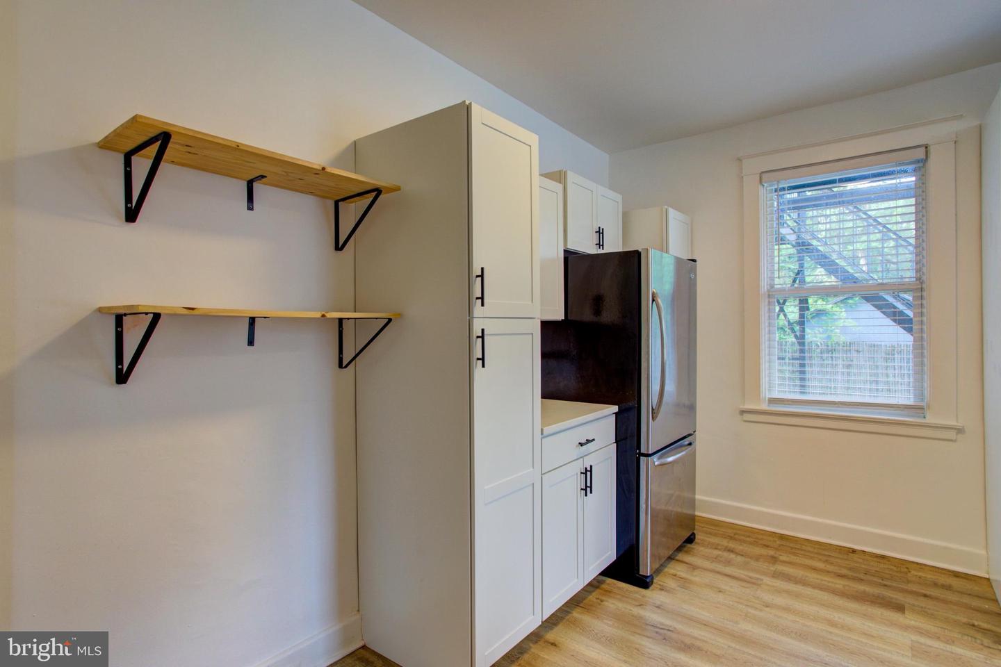 10 E James St Property Photo 18