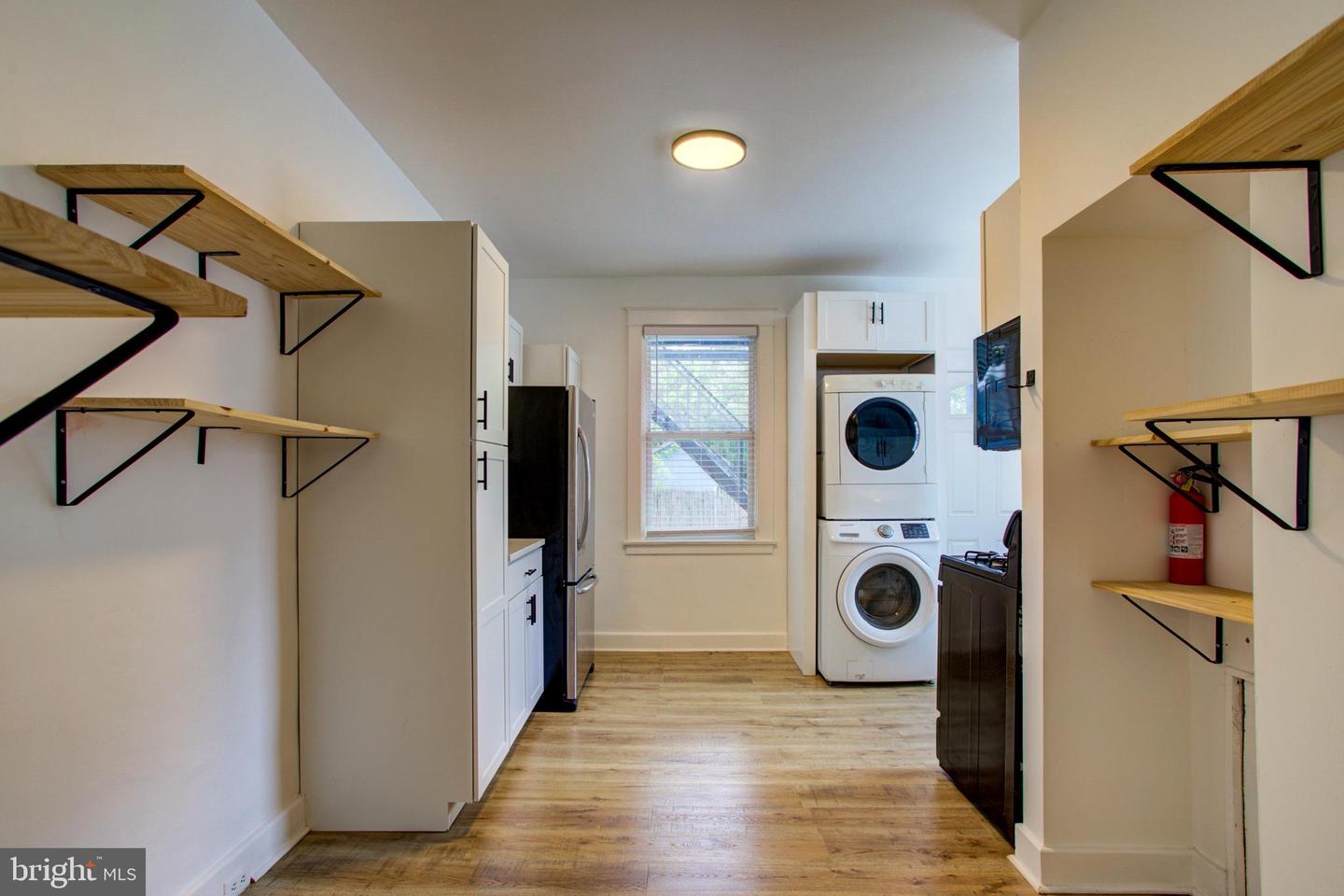 10 E James St Property Photo 19