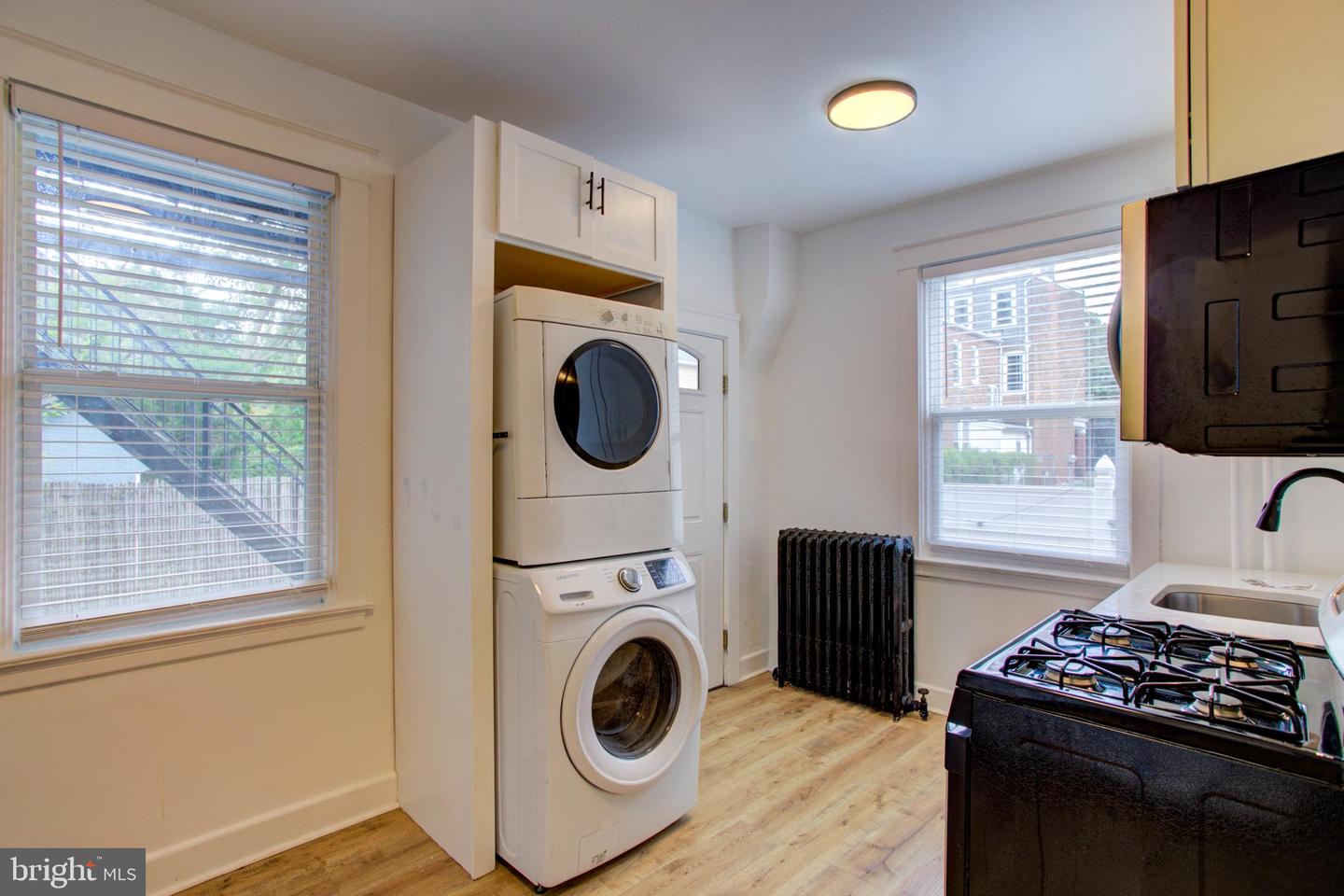 10 E James St Property Photo 20