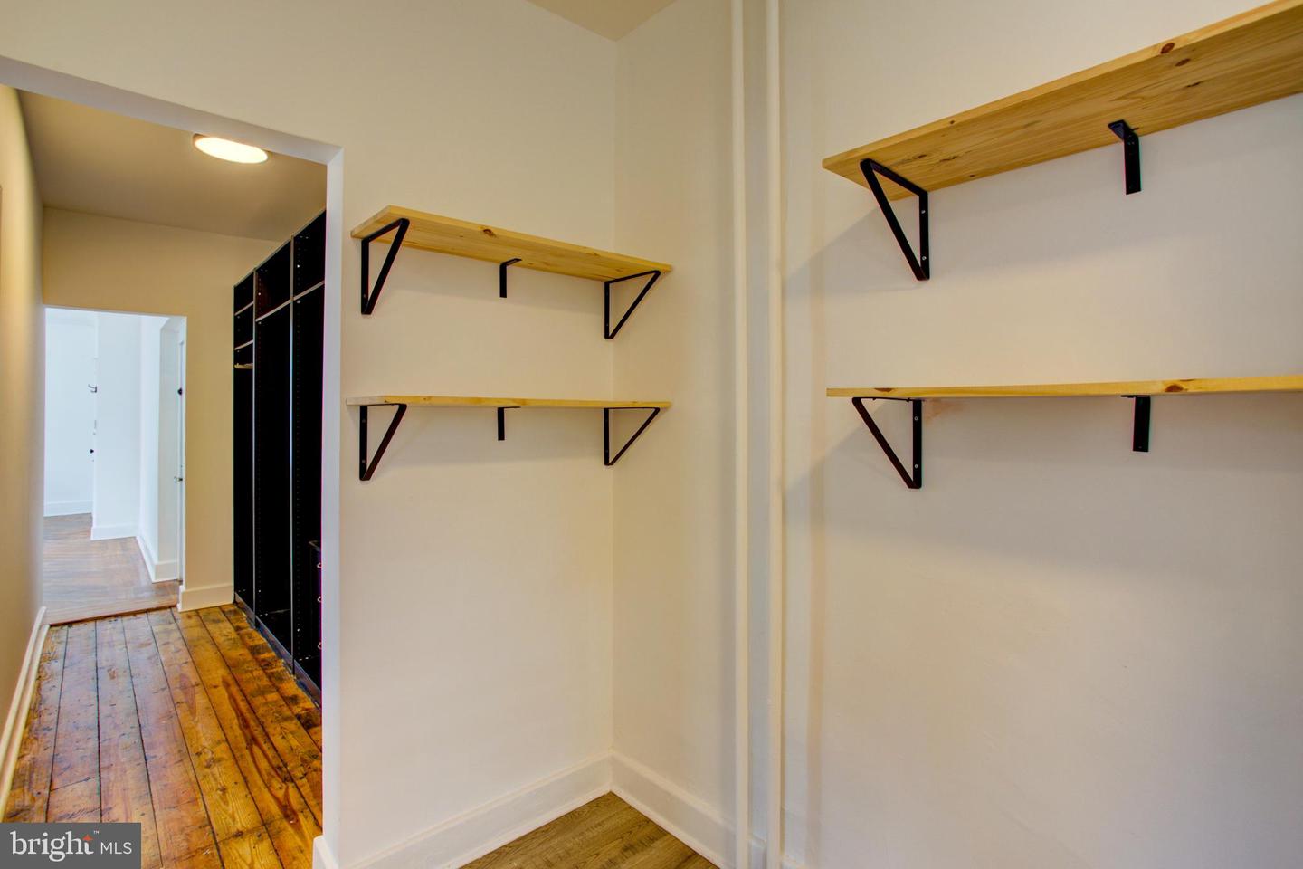 10 E James St Property Photo 21