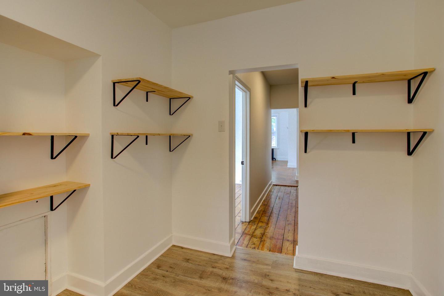 10 E James St Property Photo 22