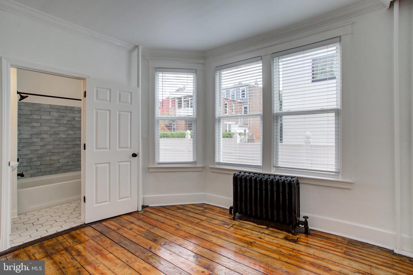 10 E James St Property Photo 24