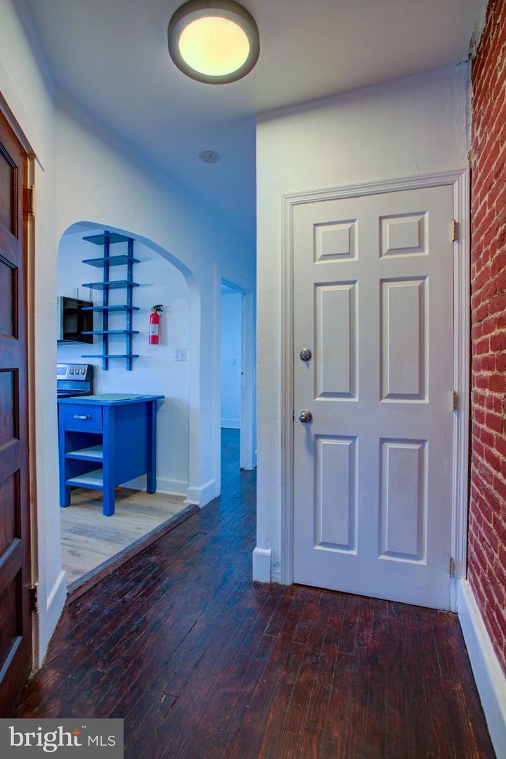 10 E James St Property Photo 48